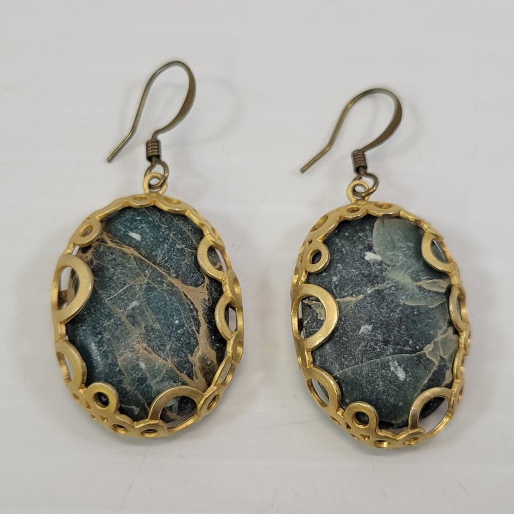 *B9) Woman Green Agate Stone Dangle Drop Encased Earrings